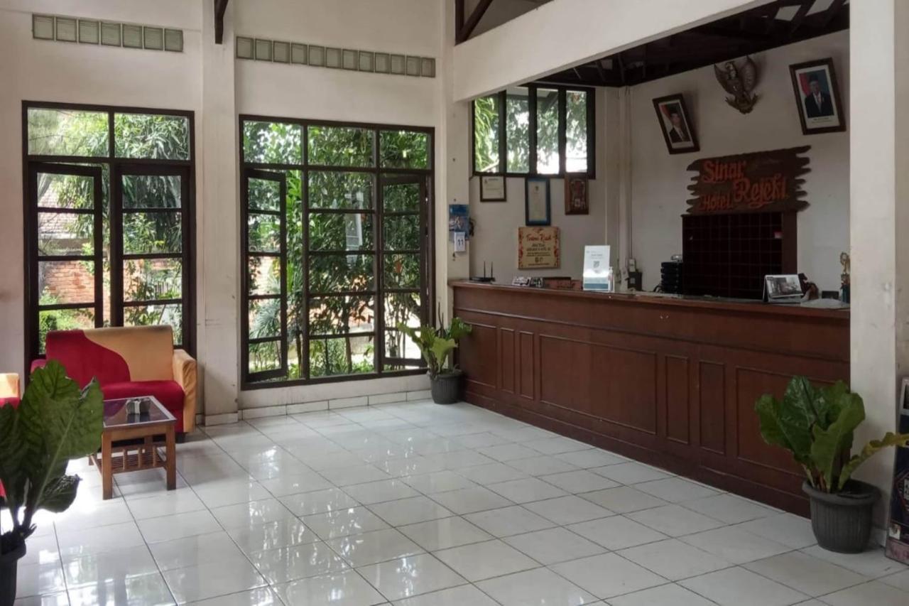 Oyo 92324 Hotel Sinar Rejeki Sukabumi Bagian luar foto