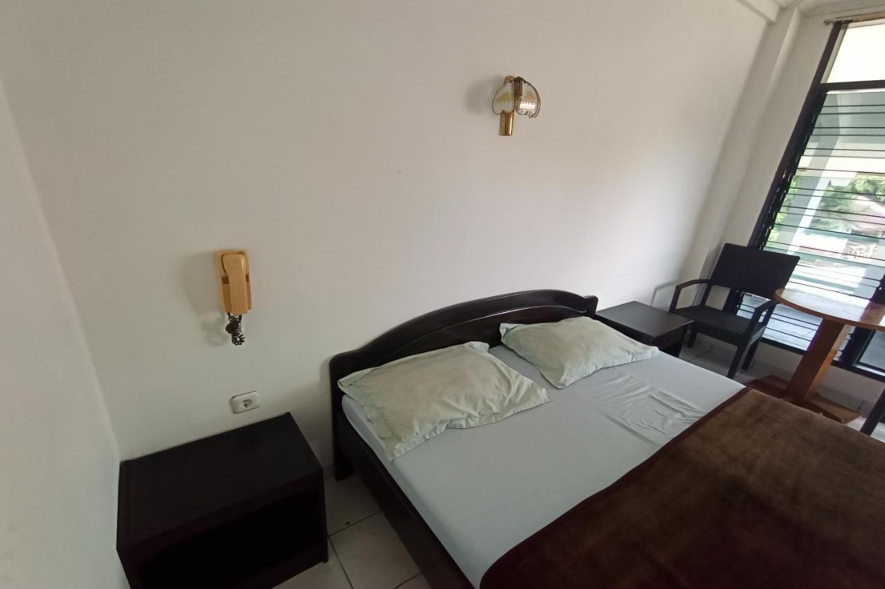 Oyo 92324 Hotel Sinar Rejeki Sukabumi Bagian luar foto